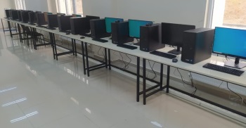 Akdağmadeni MYO Bilgisayar Laboratuvarı Kurulumu Ve İhale Salonu Projeksiyon Montajı Tamamlanmıştır