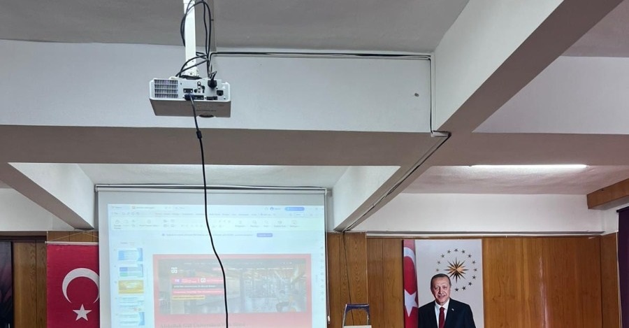 İletişim Fakültesi Konferans Salonu Projeksiyon Bakım Onarım Çalışmaları Gerçekleştirildi