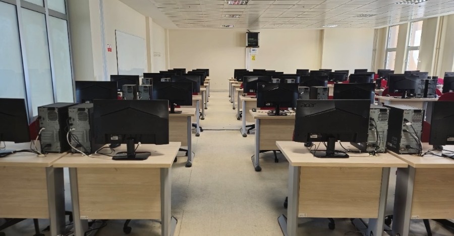 Mühendislik-Mimarlık Fakültesi Bilgisayar Laboratuvarında Altyapı Güçlendirme Çalışmaları