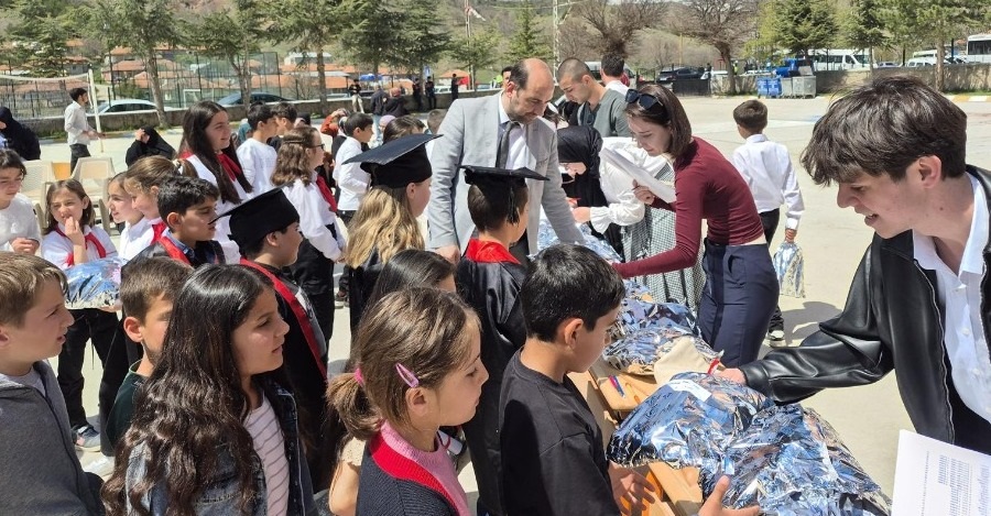 23 Nisan Coşkusu Miniklerle Birlikte Kutlandı